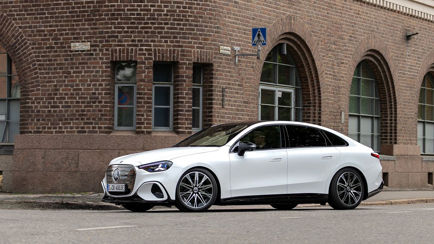 Mercedes C-Klasse er en af de elbiler, der vil blive ramt mærkbart af de nye afgifter.